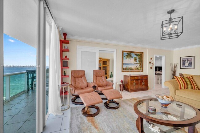 Foto del edificio - 5001 Collins Ave