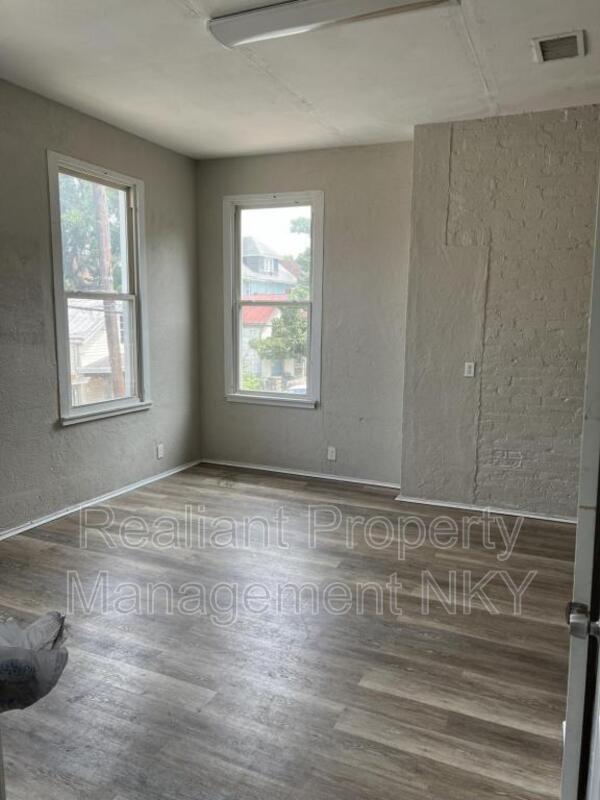 Building Photo - 801 Lewis St