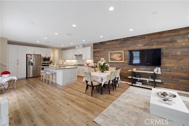 Building Photo - 134 Modjeska