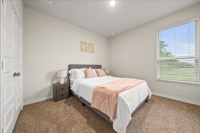Foto del edificio - 3210 Long Rope Ln