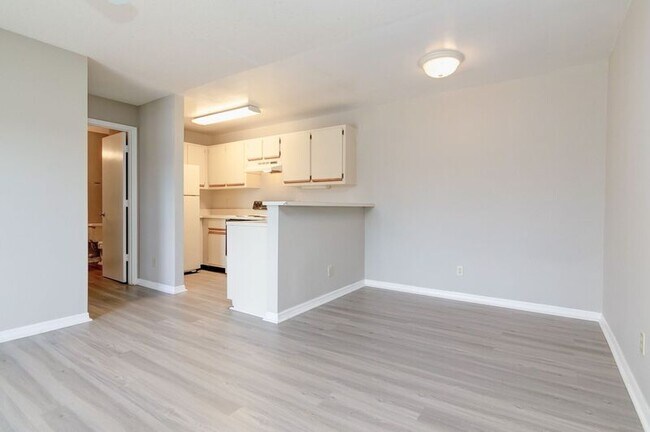 Building Photo - 6004 Westgate Drive
