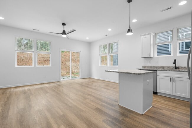 Building Photo - 207 9th Ave SE