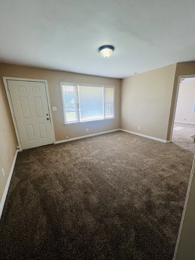 Building Photo - Coming soon!  Cozy 2 bedroom, 1 bathroom house in Enid!