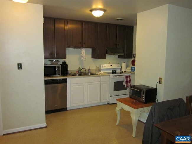 Foto del edificio - 2302 Jefferson Park Ave