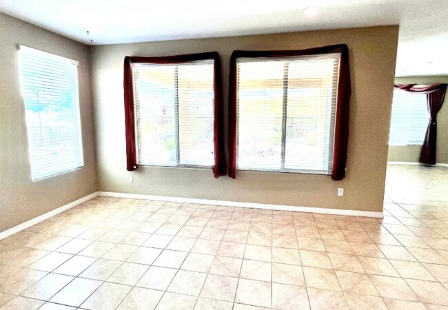 Foto del edificio - 774 Bridle Path Ln