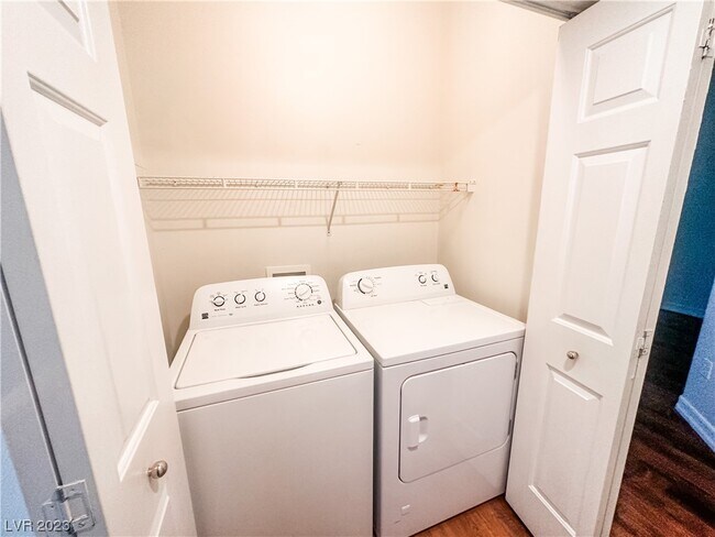 Foto del edificio - 1410 Red Crest Ln