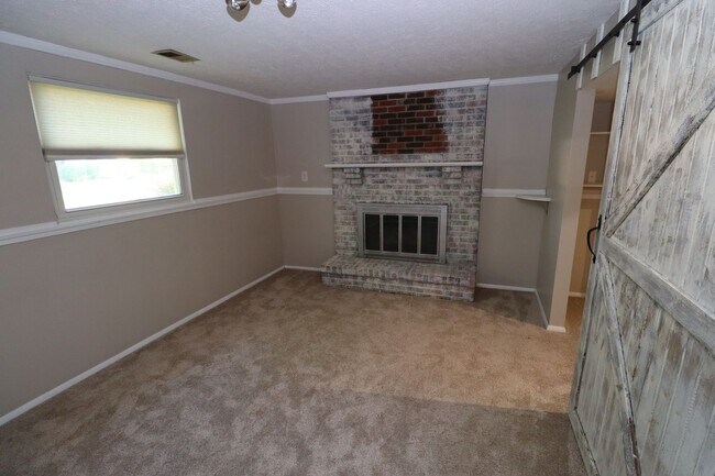 Foto del edificio - Walking Distance to Brownsburg High School!