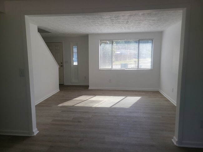 Building Photo - 6945 Cinderella Rd