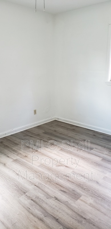 Building Photo - 10612 Chemstrand Rd