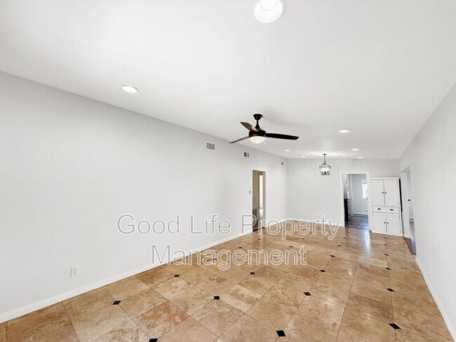 Building Photo - 818 Hemlock Ave