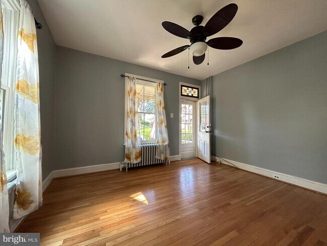 Foto del edificio - 77 Waterloo Ave