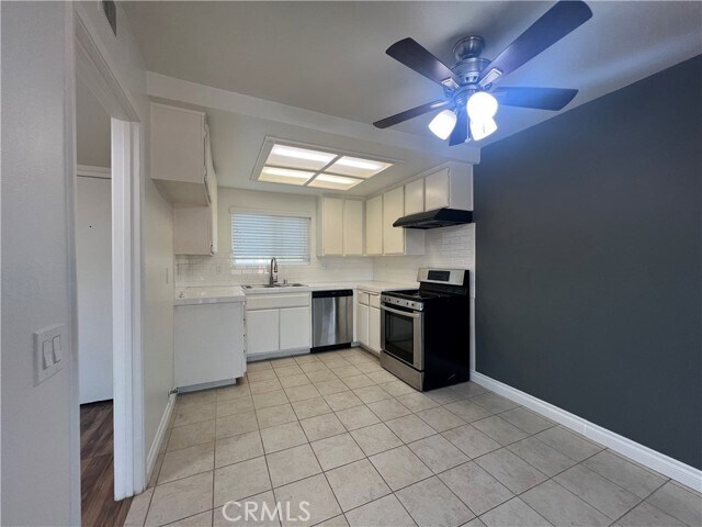 Foto del edificio - 15153 Monterey Ave