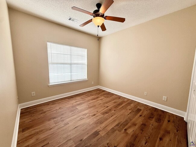 Foto del edificio - 200 Vining Way