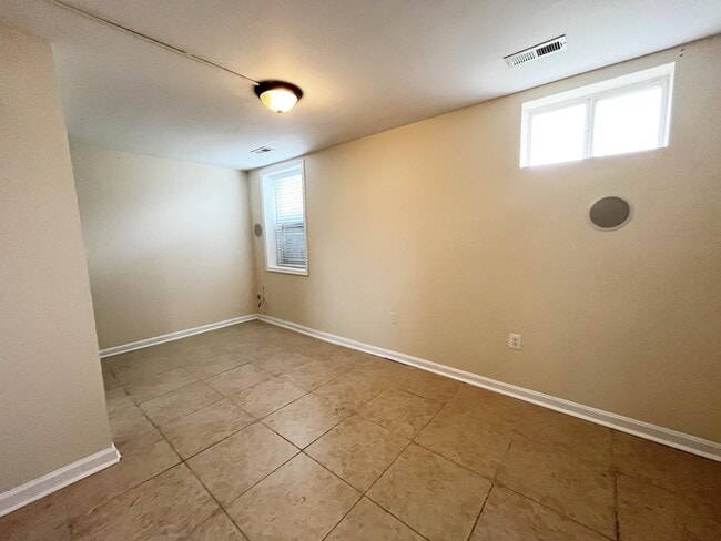 Foto del edificio - 75 Marblehead Rd