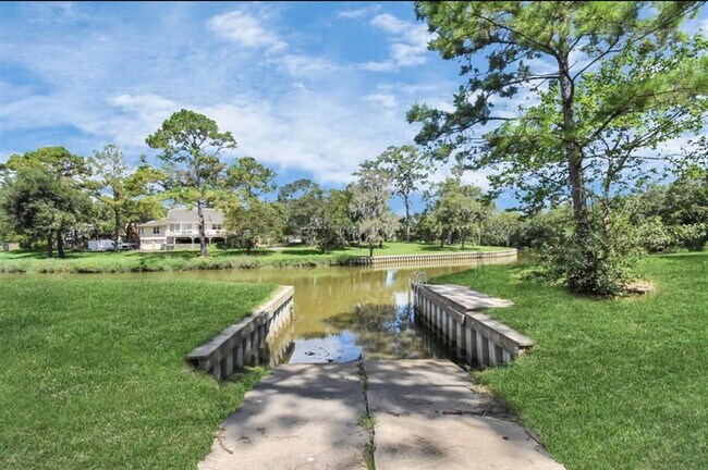 Foto del edificio - 12305 Pine Oak Dr