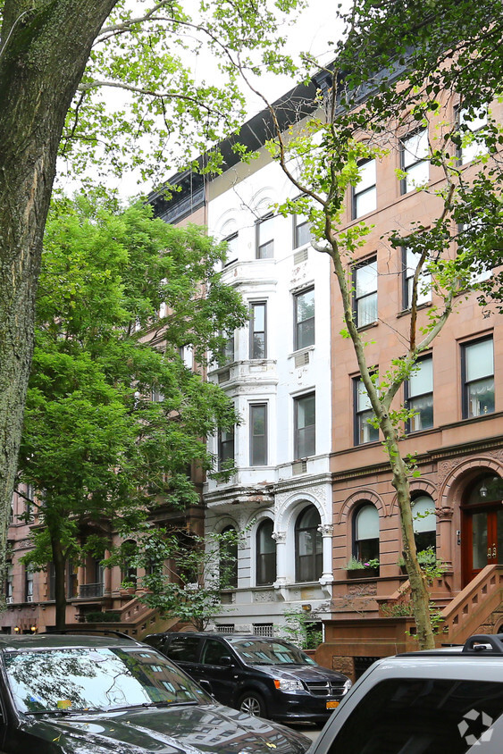 Primary Photo - 50 W 69th St