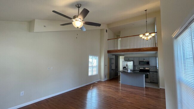 Building Photo - Newly Renovated 3 BR/ 2 BA + Office Single...