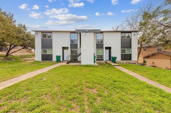 Front of building - 124 Wind Ridge Dr