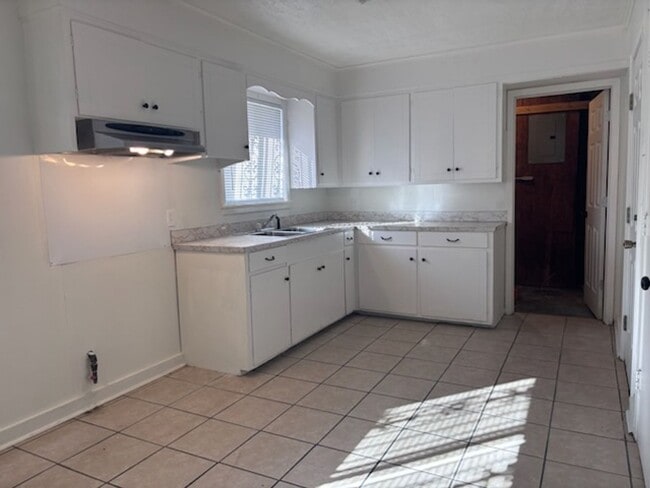 Building Photo - 3715 Skyline Dr