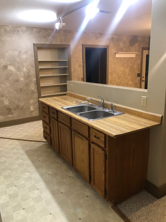 467 E Sanborn St Unit 1, Winona, MN 55987 Apartments in Winona, MN