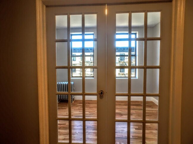 Building Photo - 104 Audubon Avenue