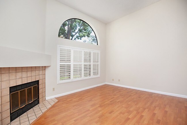 Building Photo - Beautiful 3 Bed / 2.5 Bath house for rent!