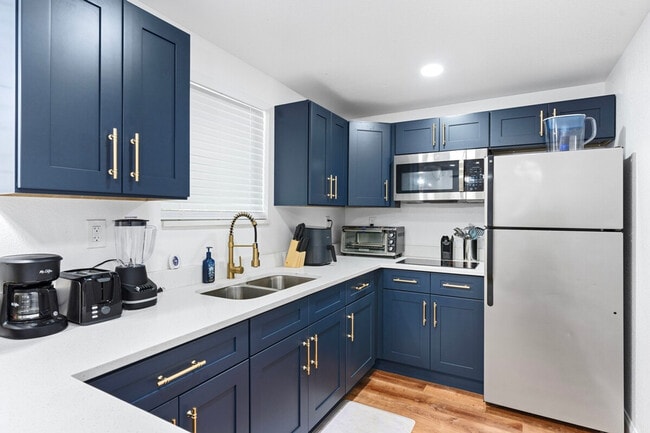 Building Photo - 1015 E 25th Ave