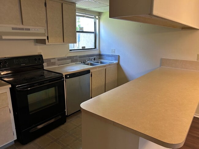 Building Photo - First floor Brandywine Unit