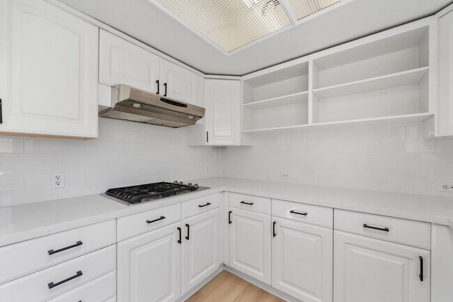 Building Photo - Charming 2-Bedroom, 3-Bathroom Home for Rent