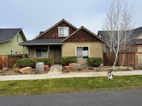 Building Photo - 310 E Aspenwood Ave