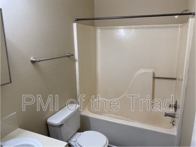 Building Photo - 1500 Oakshire Ct