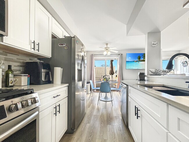 Building Photo - 1666 Cornell Dr