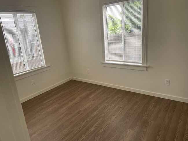 Foto del edificio - 9353 Walnut St