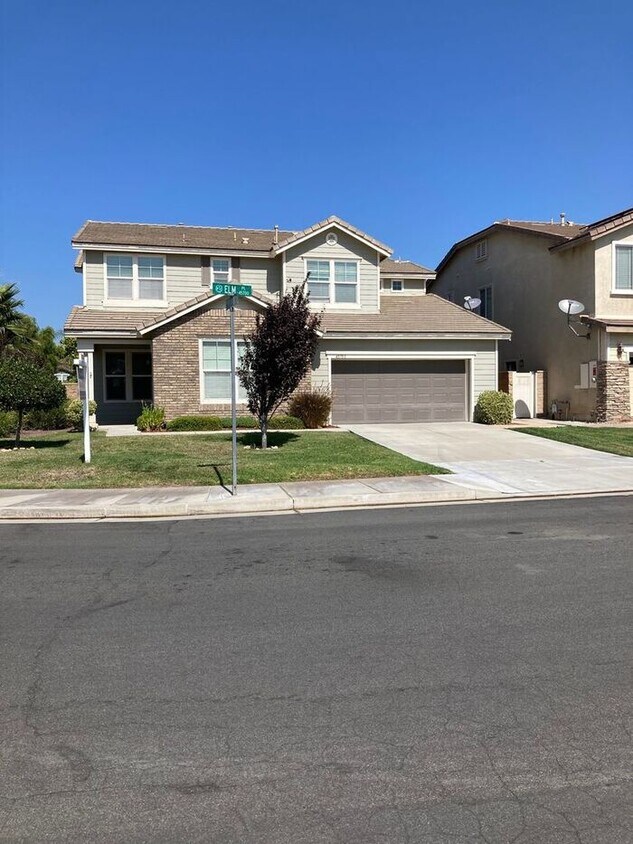 Primary Photo - Stunning 4 BR 3 BA Wolf Creek Home