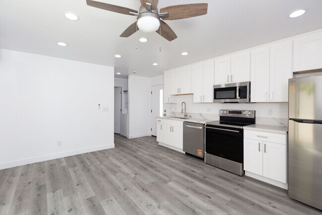 Foto del edificio - CHARMING Newly Constructed 1BD/BA Availabl...