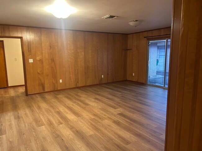 Foto del edificio - 127 Willow Dr