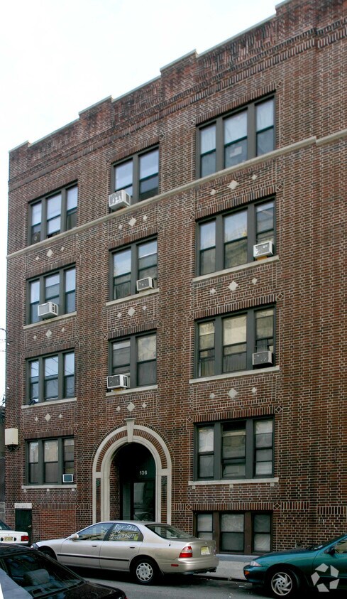 Building Photo - 136 39th St