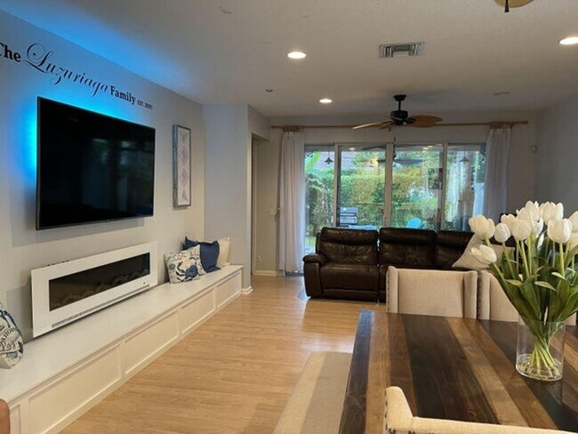 Foto del edificio - 115 Mulberry Grove Road, Royal Palm Beach,...