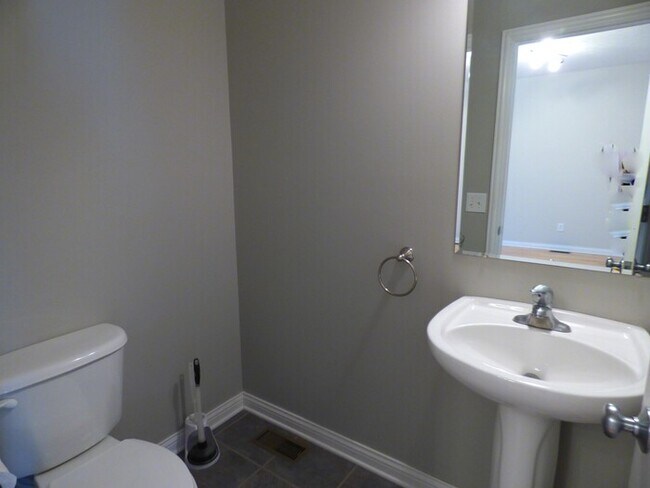 Building Photo - 3 BR 2.5 BA Town Park Condo