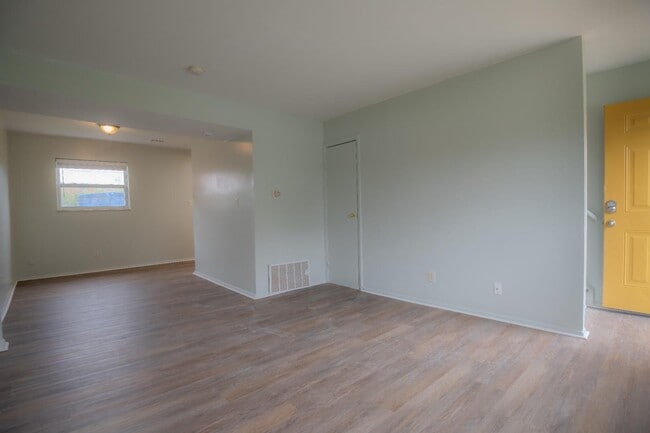 Foto del edificio - 3105 Clairpoint Ct