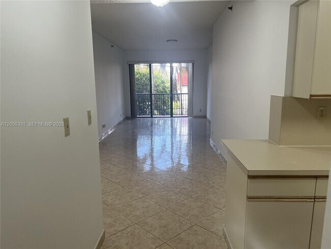Foto del edificio - 8816 Collins Ave