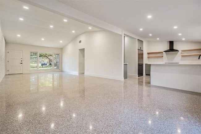 Building Photo - 11012 N Oregon Ave