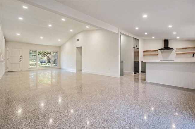 Foto del edificio - 11012 N Oregon Ave