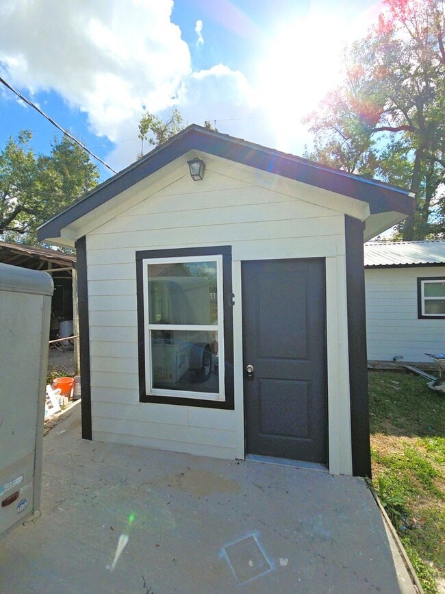 Building Photo - 9010 Linda Vista Rd