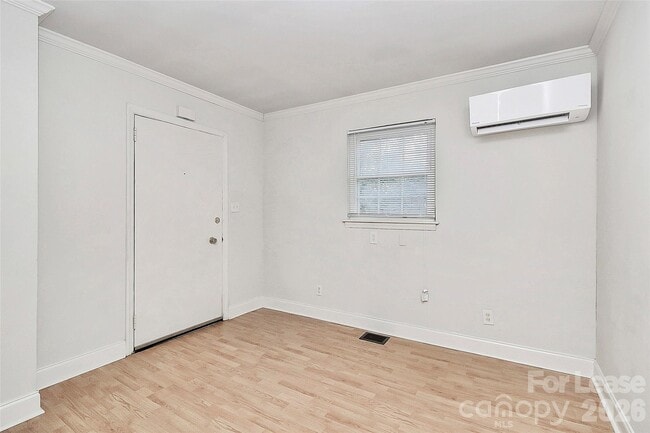 Building Photo - 1728 Lombardy Cir