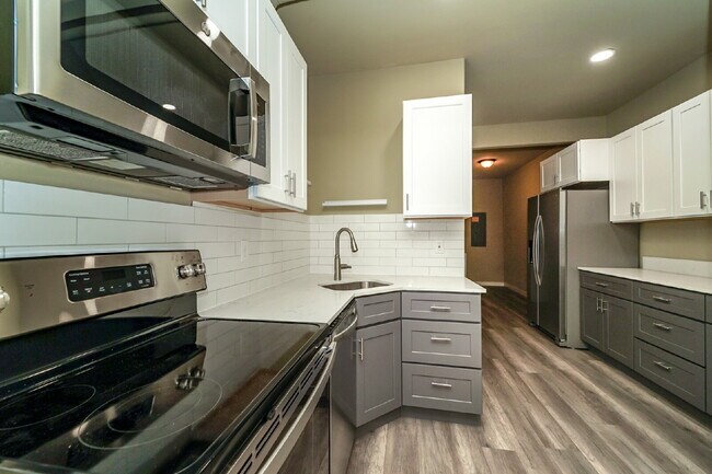 Foto del edificio - Kent Duplex LOWER Unit with Huge Yard & Private Feel