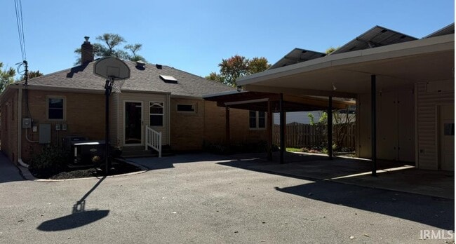 Building Photo - 924 Carrolton Blvd