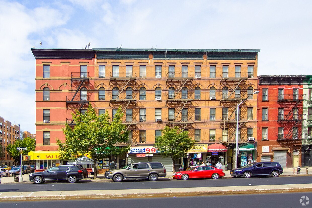 Foto del edificio - 363 Malcolm X Blvd