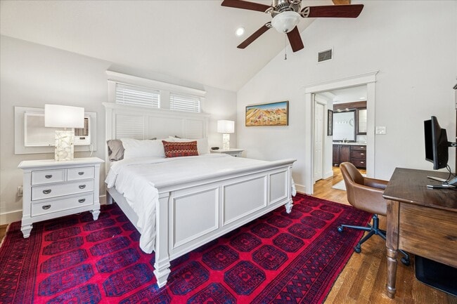 Foto del edificio - 825 Merrill St