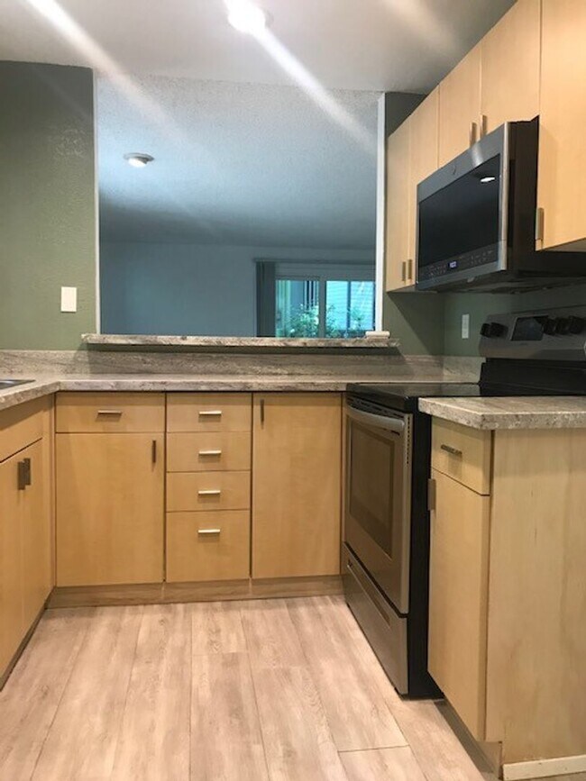 Foto del edificio - Updated Condo Near Microsoft - Bellevue & ...